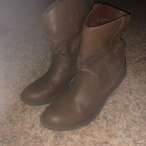 🛑🛑 6 for $18 🛑🛑 Brown boots